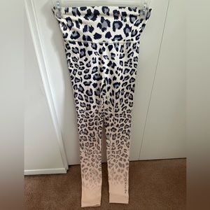 Noire Blanc Gradient Leopard Scrunch-Bum Legging